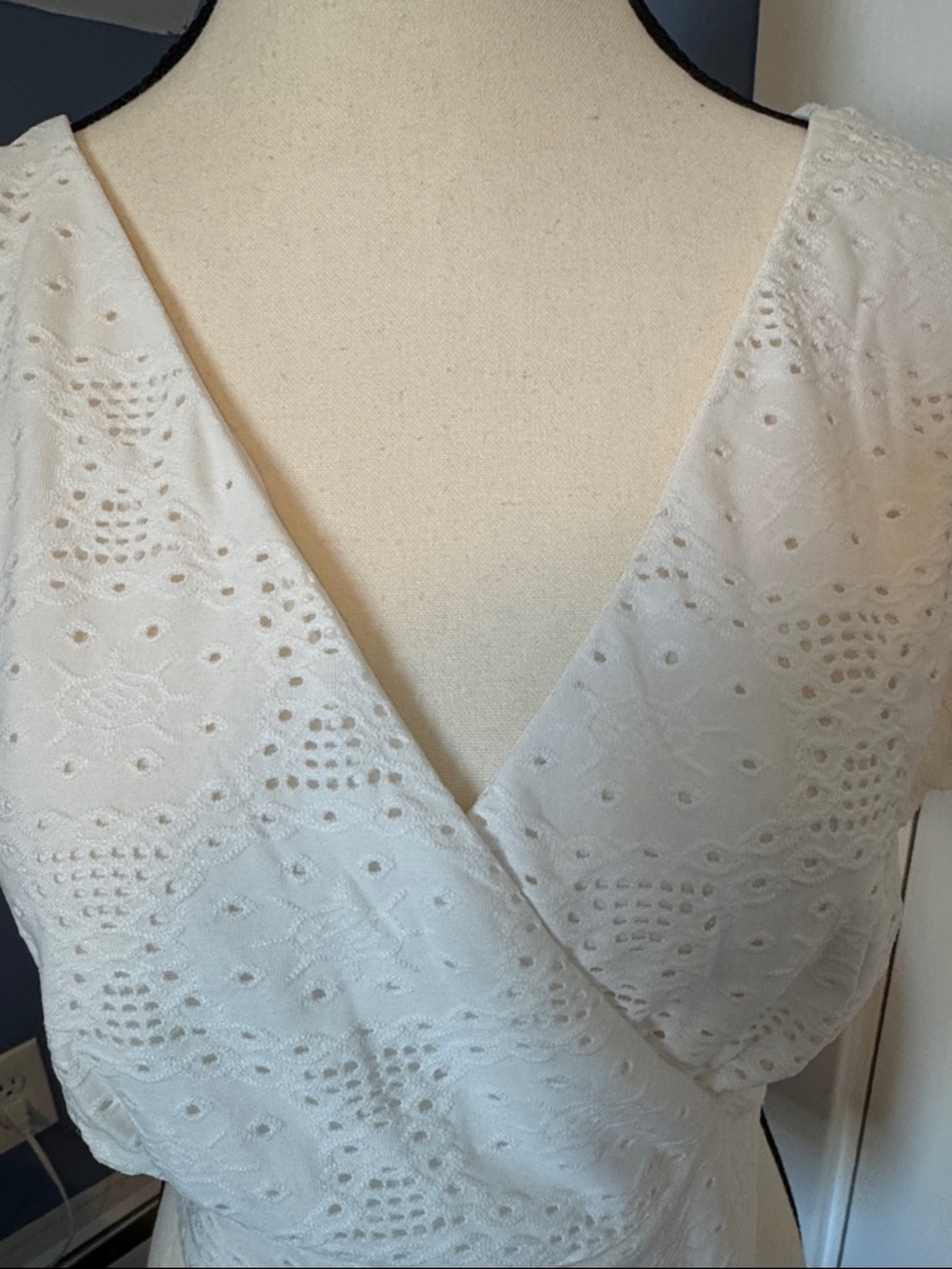 White Eyelet Wrap Crop Top - Women - Picture 4 of 4